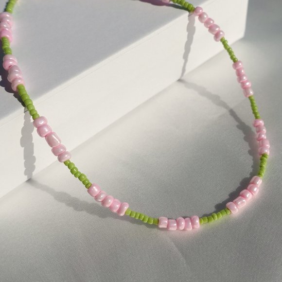 Pink and light green glass bead necklace - Picture 2 of 4